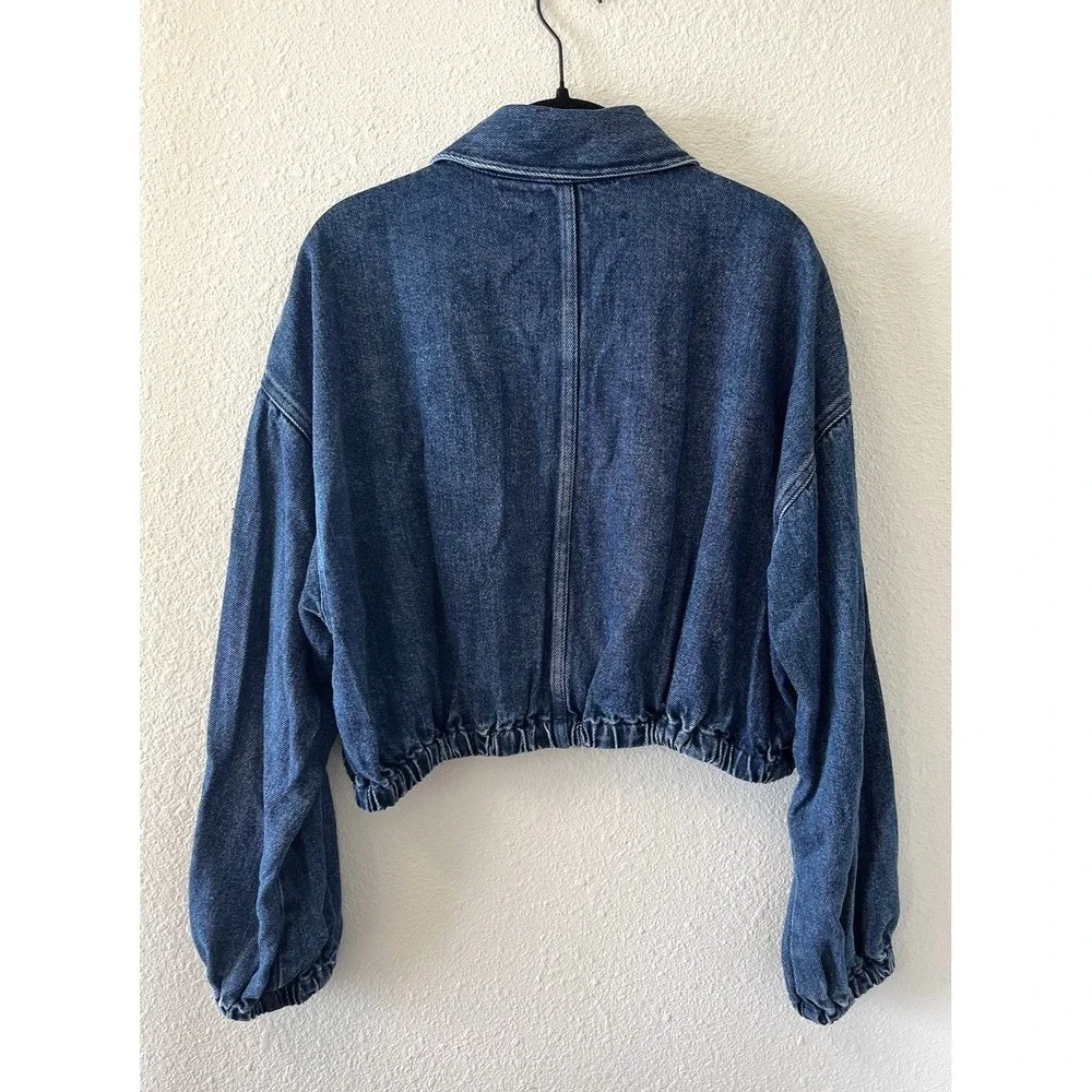 J. Crew Women's Denim Bomber Jacket Size Medium Drapey Denim Cropped Classic - Picture 6 of 13